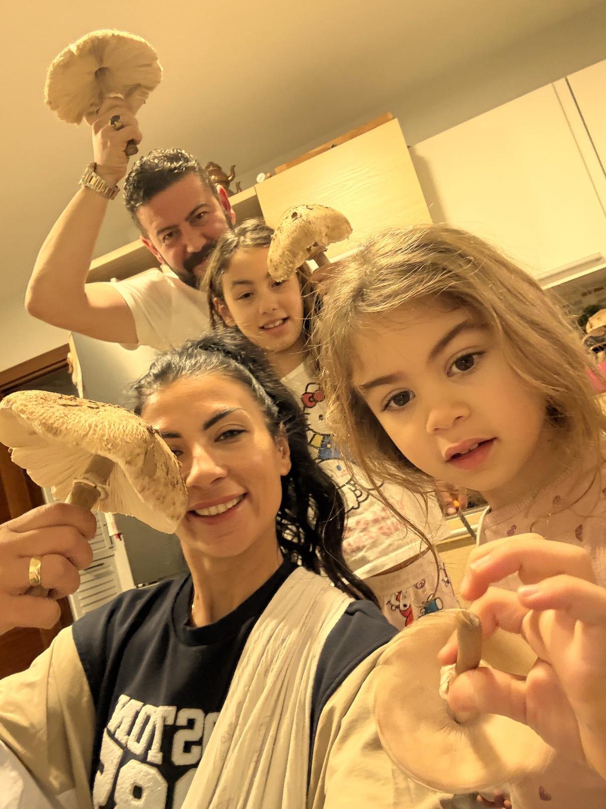 Mutfakta aile selfie